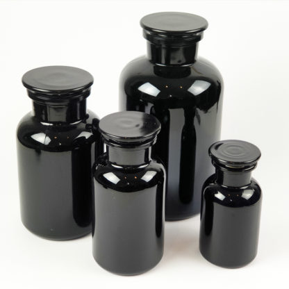 Zdjęcie 4 butelek aptecznych z linii Libra z fioletowego szkła biofotonicznego