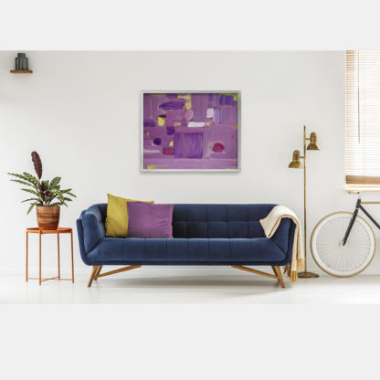 fioletowy obraz abstrakcja nad kanapą w pokoju