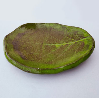 Ceramiczna podstawka – listek zielono-brązowy