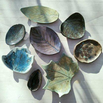ceramiczne podstawki – kolekcja listków zielono-niebieskich