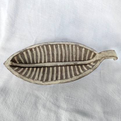Ceramiczna miska na słodycze, w kształcie łodzi – widok z góry