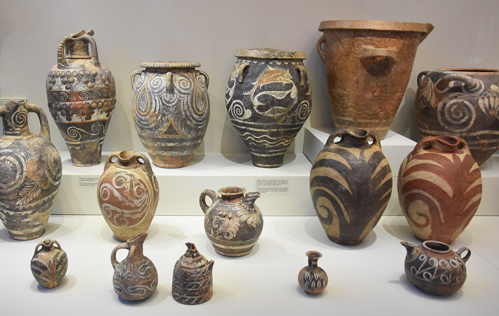 Ozdobne naczynia ceramiczne z Knossos (Kreta) 1800-1700 r. p.n.e. Muzeum Archeologiczne w Heraklionie