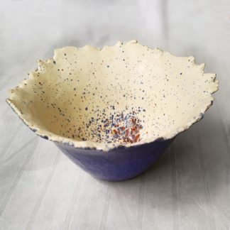 Ceramiczna miska „Błękitna fala” o nieregularnych krawędziach