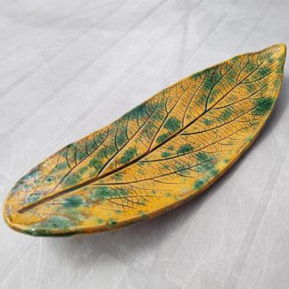 Ceramiczna podstawka „Salamandra" – listek żółty w zielone ciapki