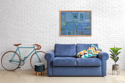 Wizualizacja obrazu we wnętrzu z niebieską kanapa i rowerem